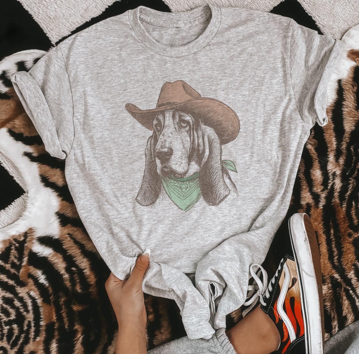 HOWDY BASSET TSHIRT