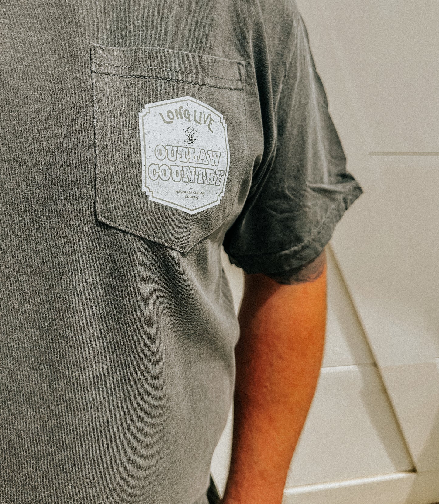 OUTLAW COUNTRY POCKET TEE