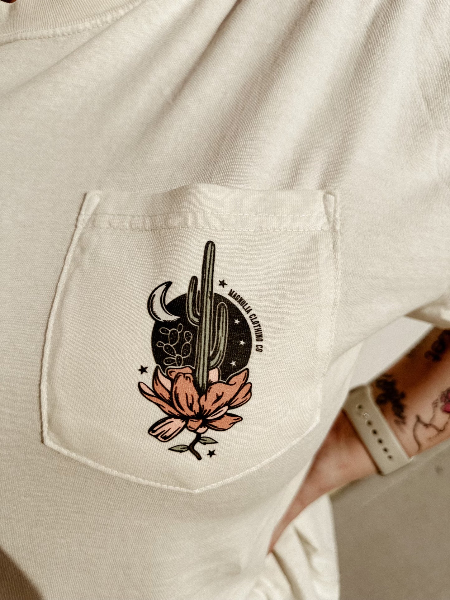 BRANDED GRAPHIC POCKET TEE
